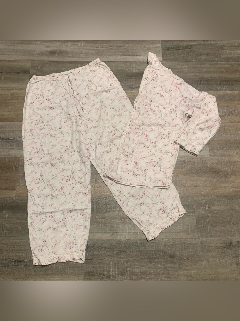 Miss Elaine Platinum Floral 2 Piece Pajama Set Button-Front White Pink Medium